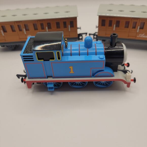 2002 Limited Bachmann Thomas the Tank Engine with Annie and Clarabel - Picture 6 of 10